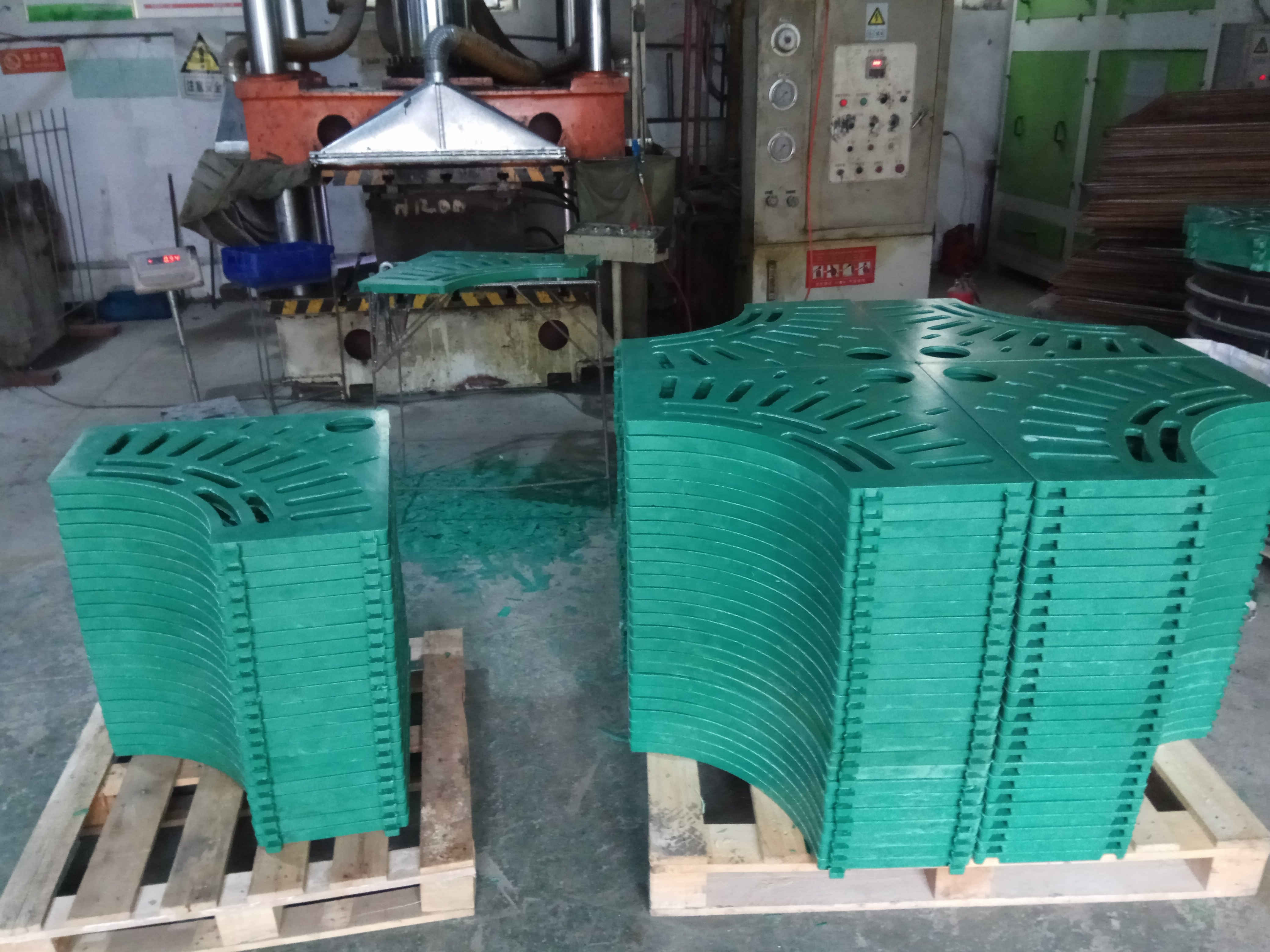  常見(jiàn)的護(hù)樹(shù)板的類型